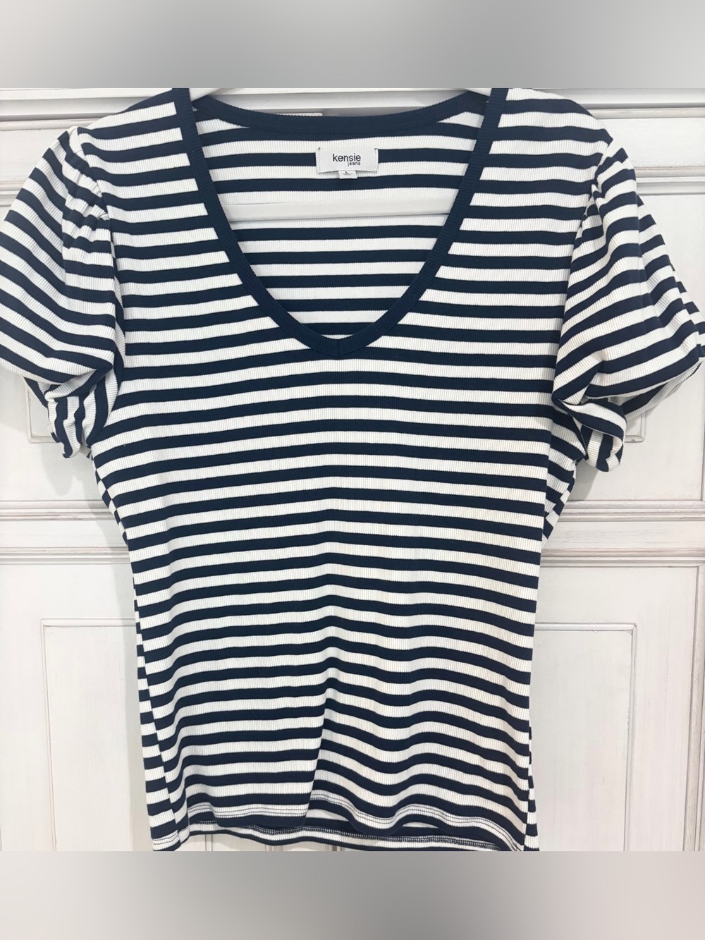 NWOT SZ L Kensie Navy & White Striped V-Neck Short Sleeve Tee